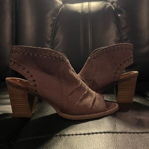 Super cute brown women’s booties size 7